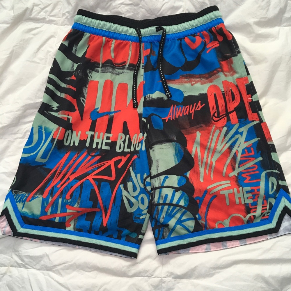 Nike Men's Dri-Fit DNA Graffiti Printed Basketball Shorts Size Small